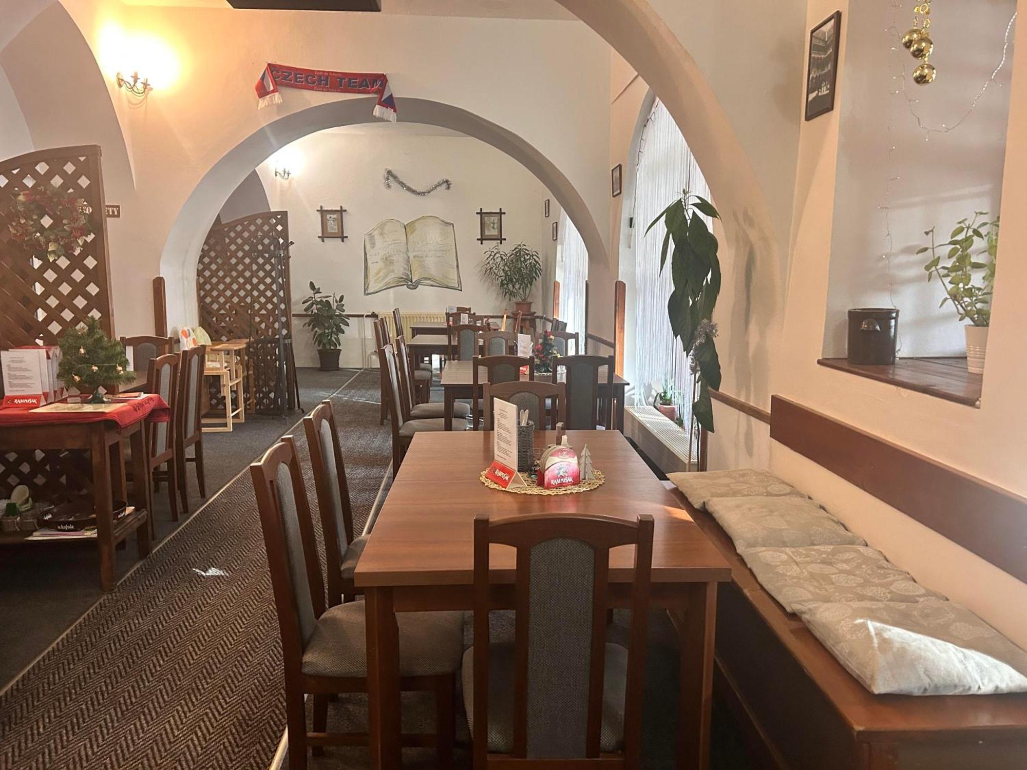 Restaurace A Penzion Podloubi Opočno Εξωτερικό φωτογραφία