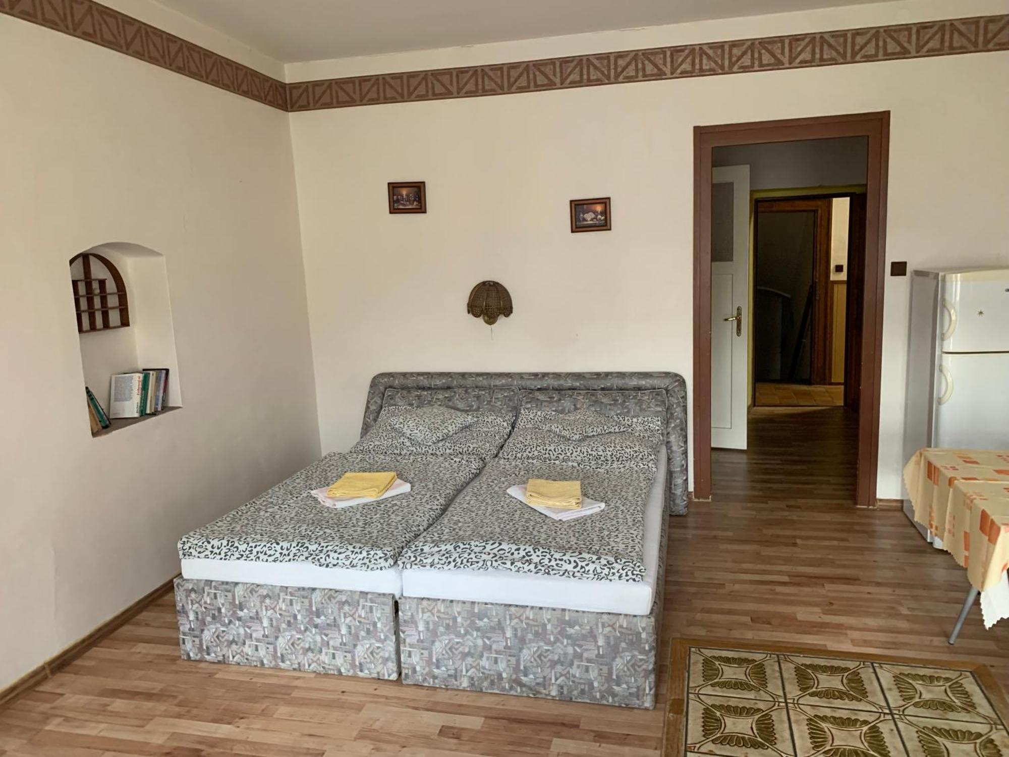 Restaurace A Penzion Podloubi Opočno Εξωτερικό φωτογραφία