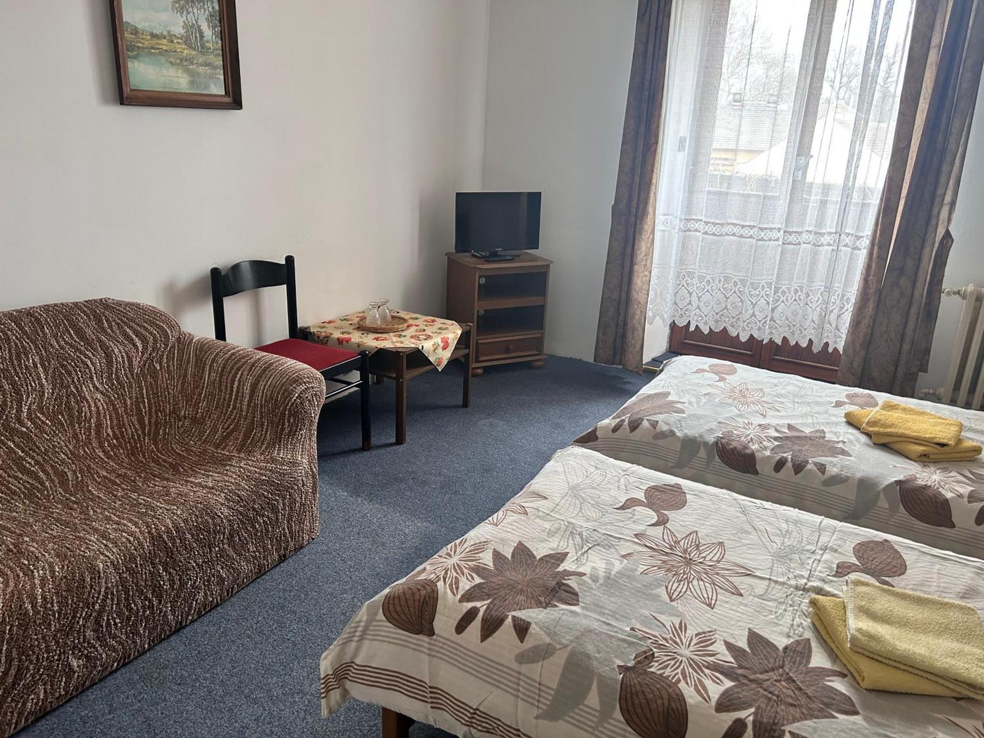 Restaurace A Penzion Podloubi Opočno Εξωτερικό φωτογραφία